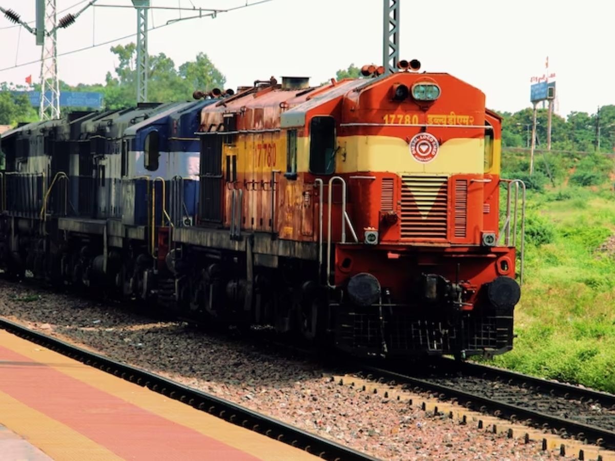 भारतीय रेल्वेत बंपर भरती, मुंबई, पुण्यासह तीन शहरांत नोकरीची संधी, आत्ताच करा अर्ज title=