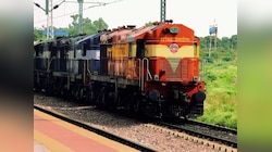 भारतीय रेल्वेत बंपर भरती, मुंबई, पुण्यासह तीन शहरांत नोकरीची संधी, आत्ताच करा अर्ज