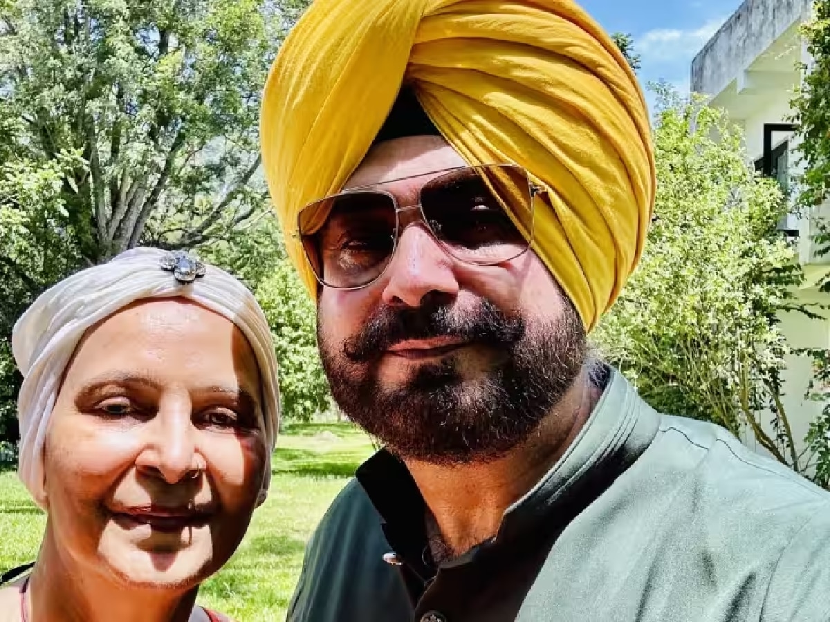 Navjot Singh Sidhu wife Navjot Kaur visits Golden Temple while batteling with cancer 