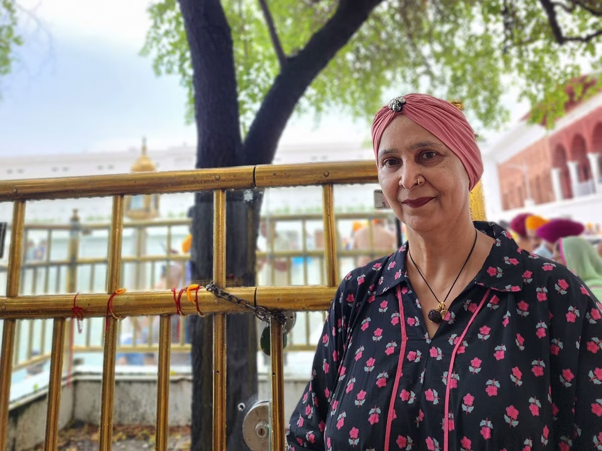 Navjot Singh Sidhu wife Navjot Kaur visits Golden Temple while batteling with cancer 