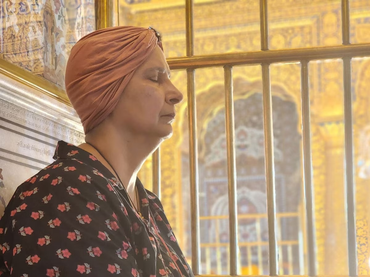 Navjot Singh Sidhu wife Navjot Kaur visits Golden Temple while batteling with cancer 