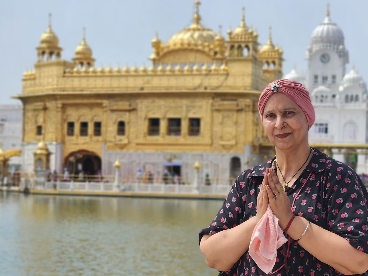 Navjot Singh Sidhu wife Navjot Kaur visits Golden Temple while batteling with cancer 