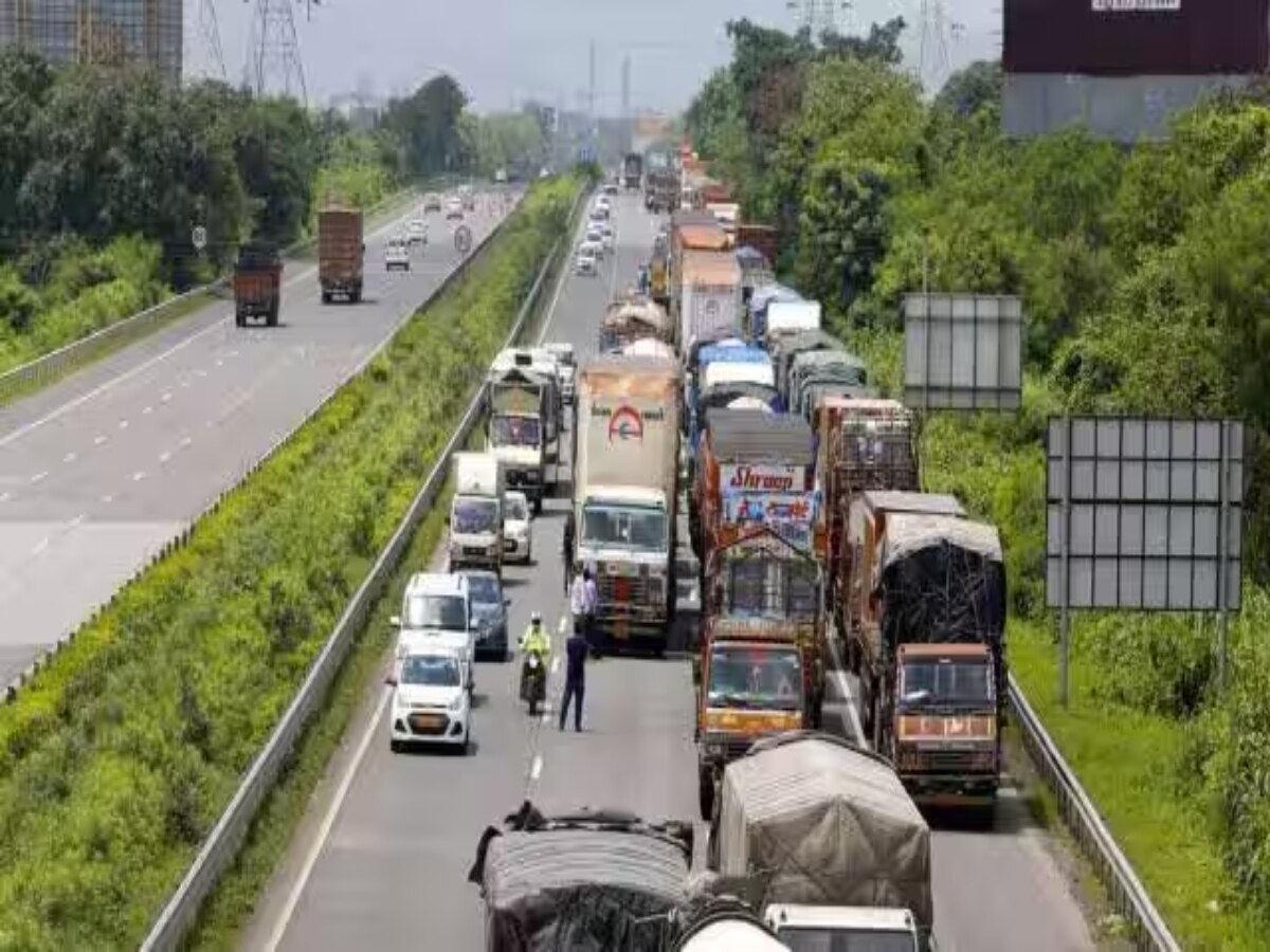 मुंबई-पुणे एक्स्प्रेस वेवर आज दोन तासांचा विशेष ब्लॉक; पुण्याकडे जाणारी वाहतूक राहणार बंद title=