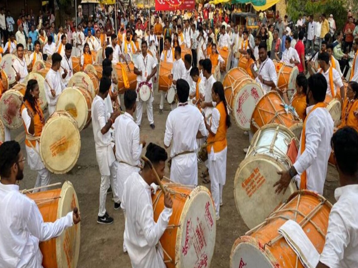 ढोल ताशा पथकात जातो म्हणून पुणेकर आजीची नातवाला पाईपने मारहाण; पुण्यातील अजब प्रकार title=