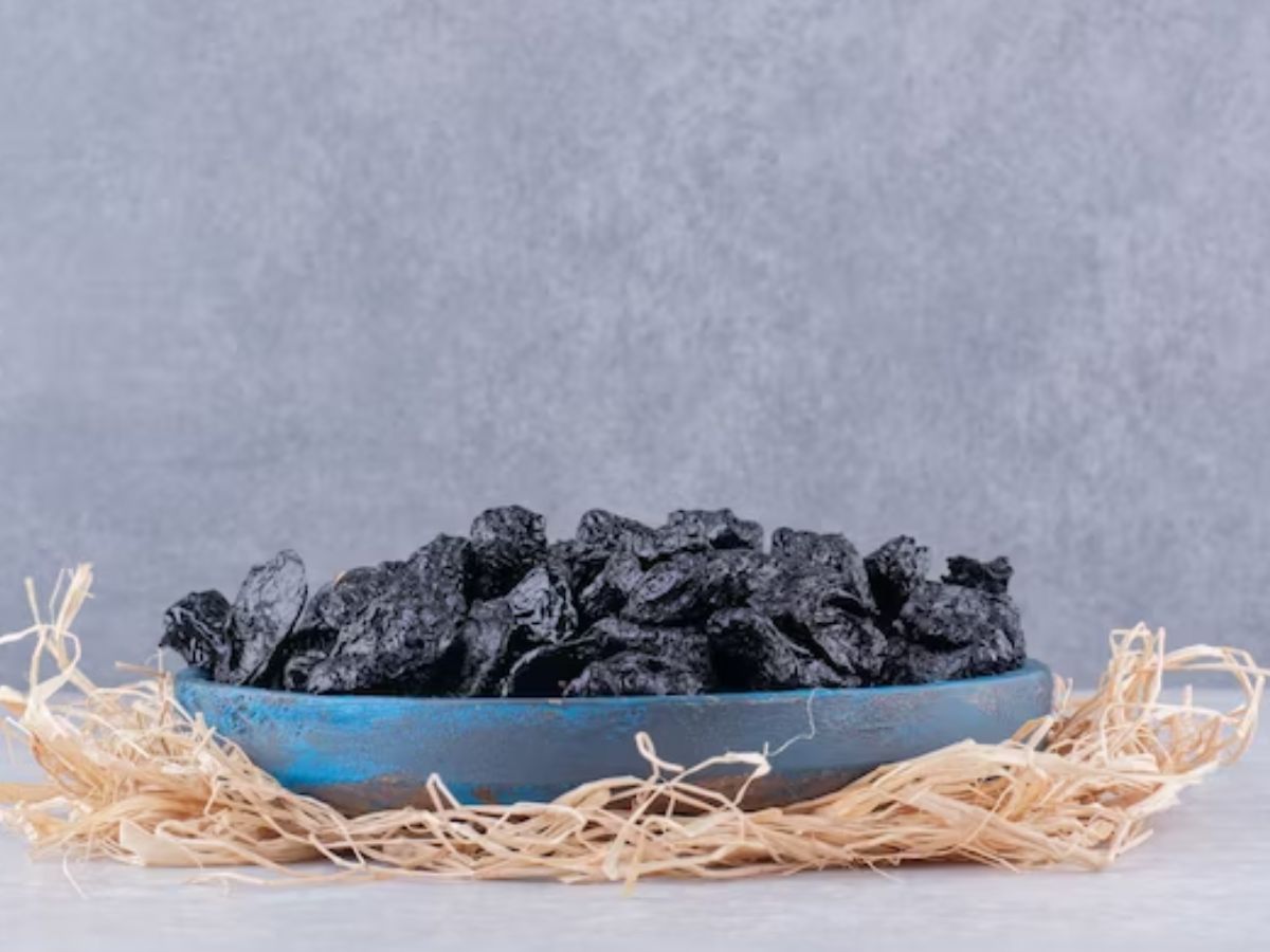 Black Raisins Benefits For Women in marathi