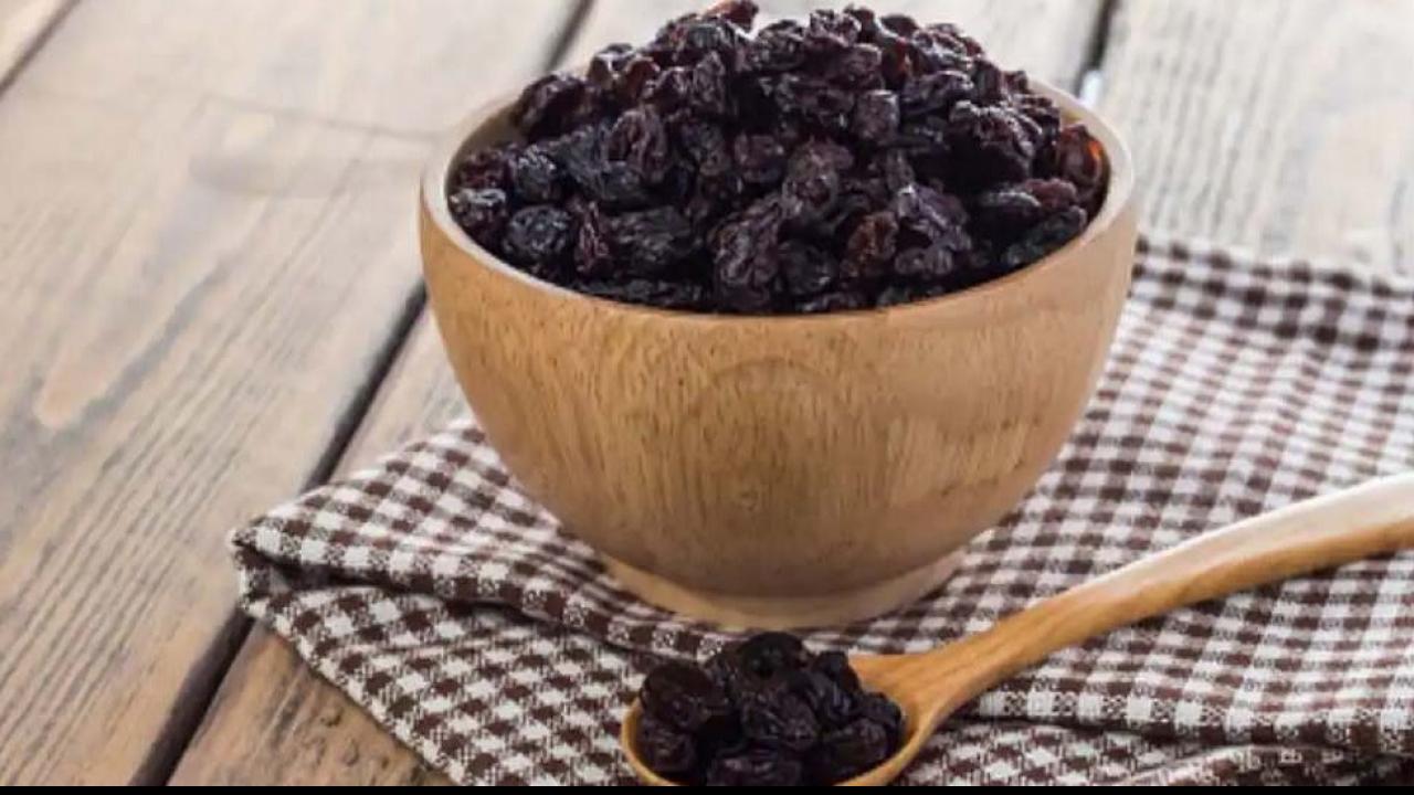 Black Raisins Benefits For Women in marathi