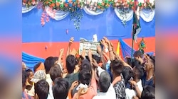 राष्ट्रीय अध्यक्षांची उद्घाटनासाठी उपस्थिती, दुसरीकडे समर्थकांची नाश्त्यासाठी चेंगराचेंगरी; VIDEO व्हायरल