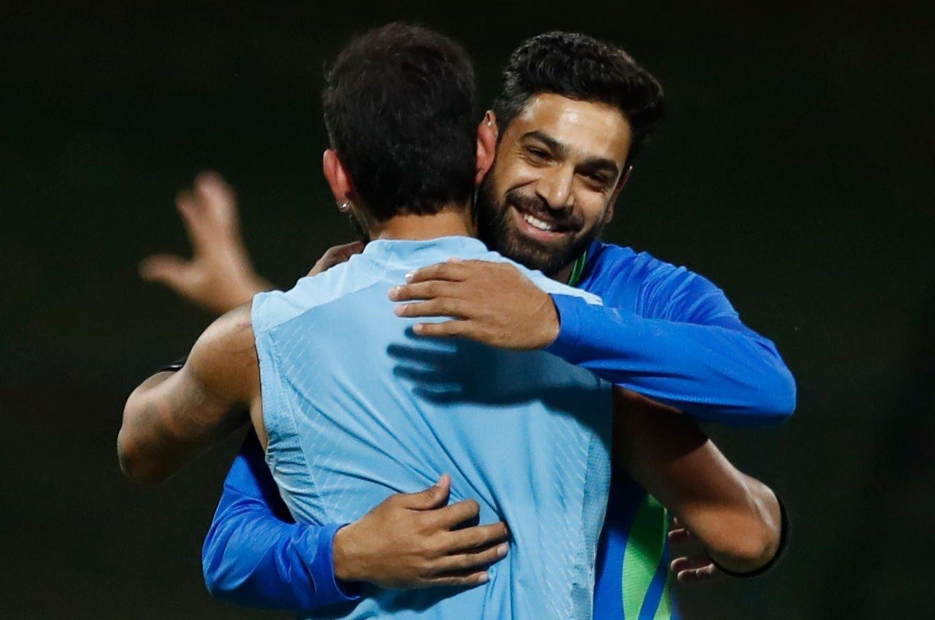 India vs Pakistan Virat Kohli meet Pakistani players on the eve of Asia Cup clash