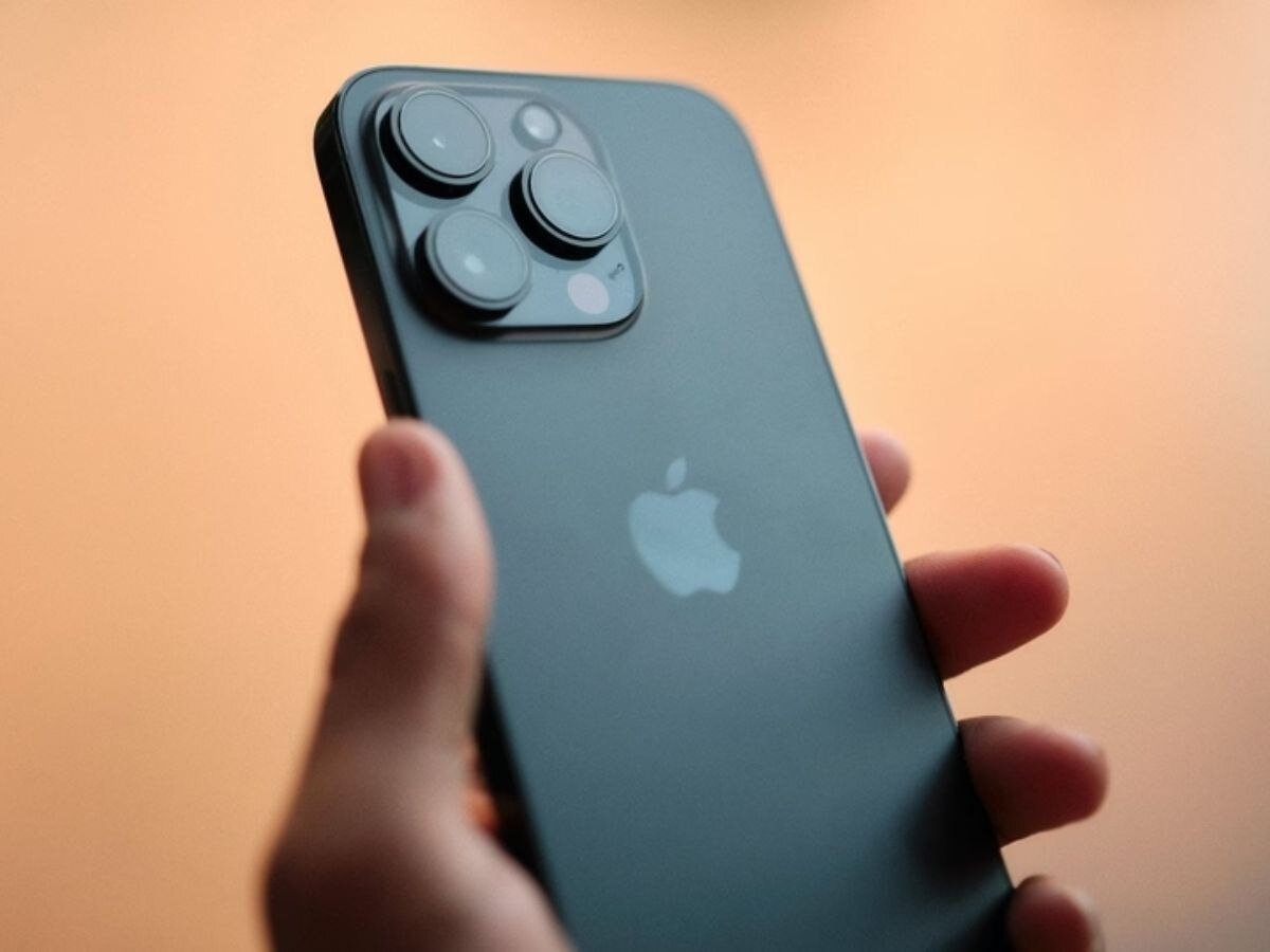 iPhone 15 खरेदी करायचा विचार करताय? युजर्सना होणार डबल फायदा, कसा ते पाहा! title=