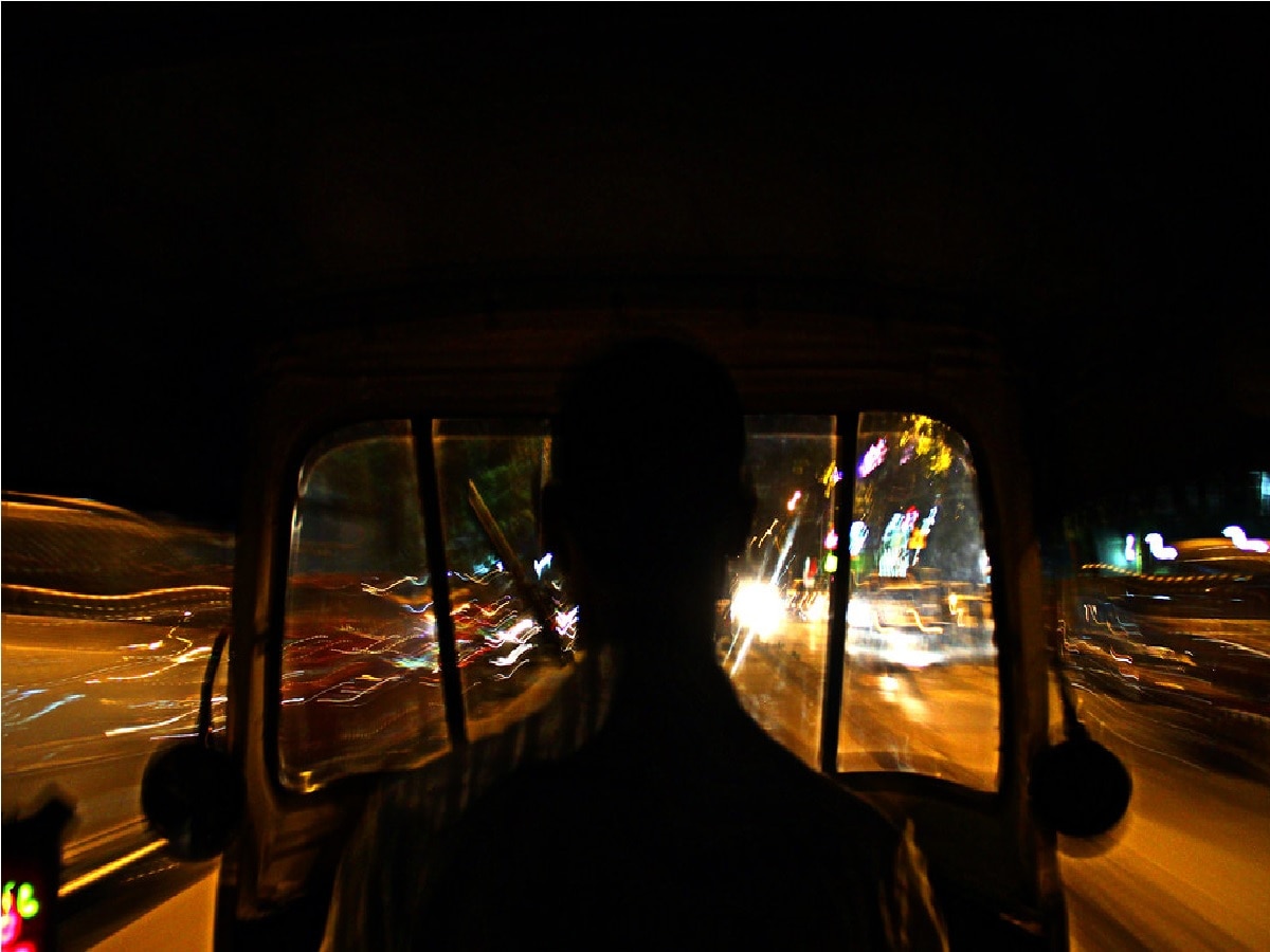 रिक्षा चालकाने महिलेचं अपहरण करून निर्जन स्थळी नेले आणि… डोंबिवलीतील धक्कादायक प्रकार रिक्षा चालकाने महिलेचं अपहरण करून निर्जन स्थळी नेले आणि… डोंबिवलीतील धक्कादायक प्रकार