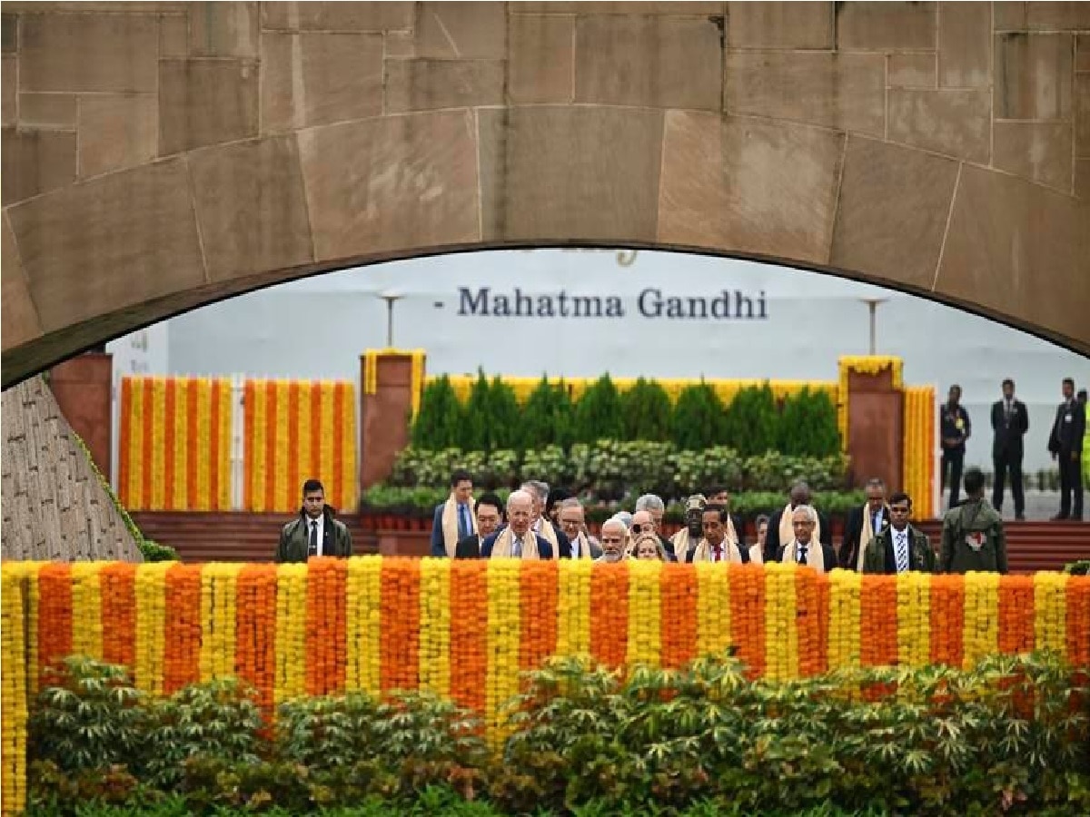 Prime Minister took the Head of State to the Rajghat
