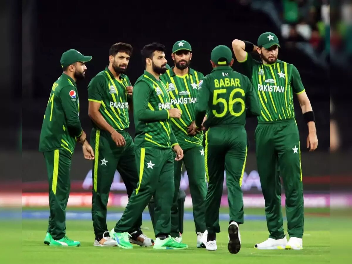 क्रिकेट जगतात मोठी खळबळ; एशिया कप दरम्यान जुगार खेळायला गेले पाकिस्तान टीमचे मेंबर title=