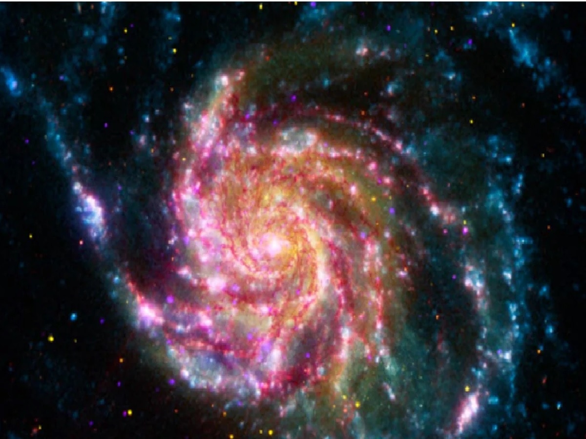 आपल्या आकाशगंगेपेक्षा 70 टक्के मोठा आकार; NASA ने शेअर केला पिनव्हील गॅलेक्सीचा अद्भूत फोटो title=