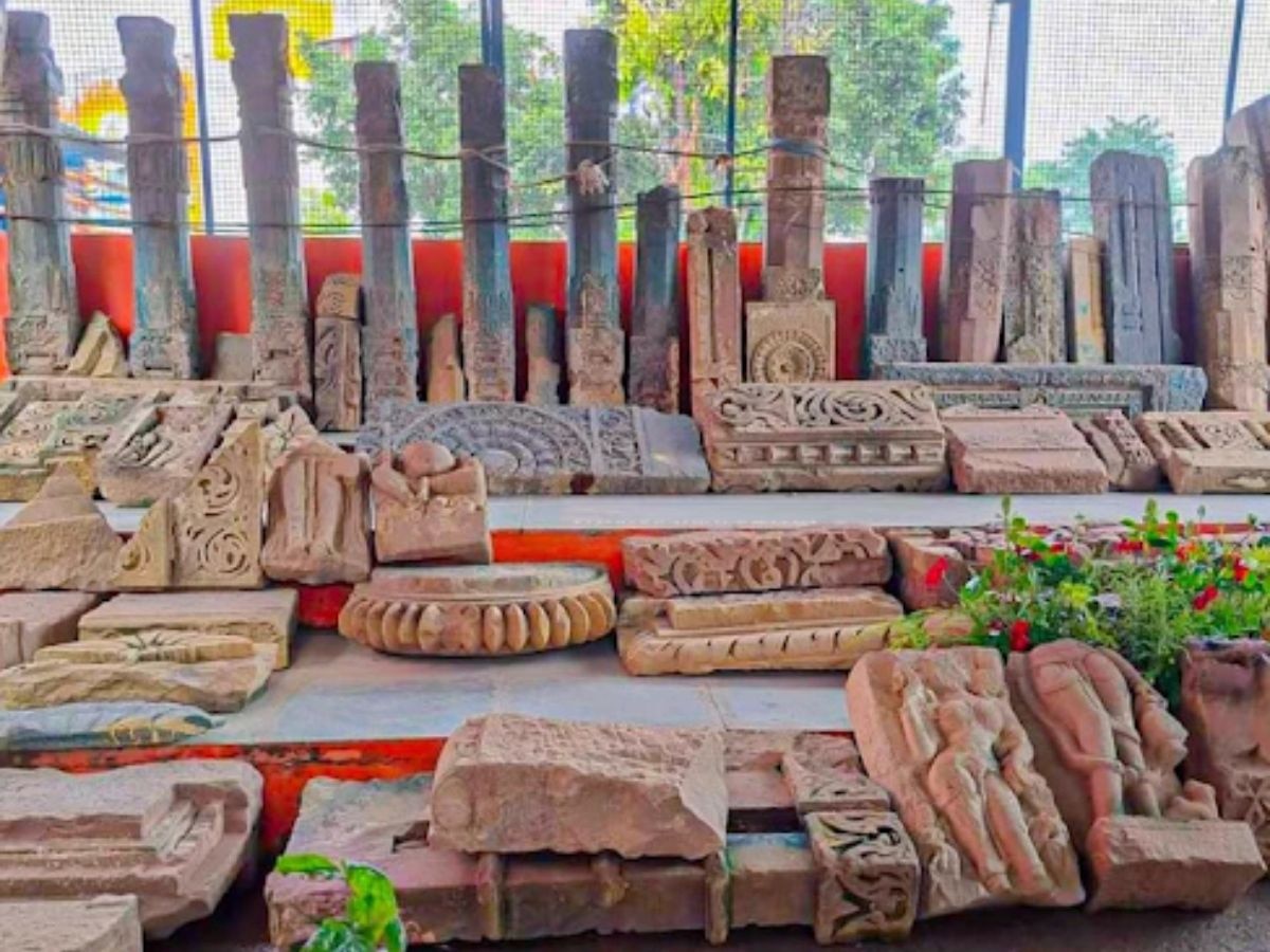 मूर्ती, स्तंभ, शिलालेख..., अयोध्येत राम जन्मभूमी परिसरात सापडले प्राचीन मंदिराचे अवशेष  title=