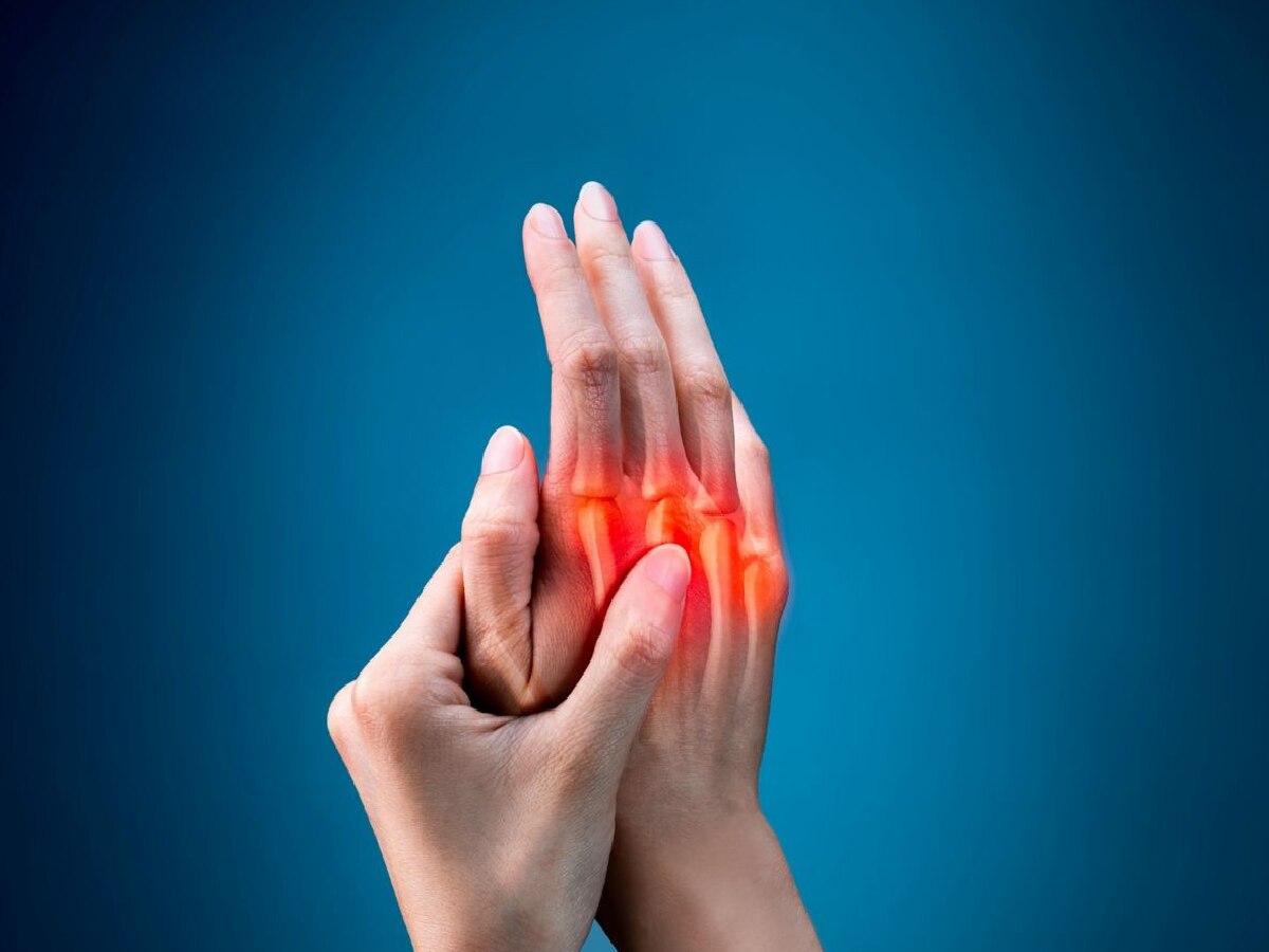 Rheumatoid arthritis : सांधेदुखीचा सतत त्रास होतोय? रूग्णांनी नियमित केली पाहिजे 'ही' गोष्ट title=