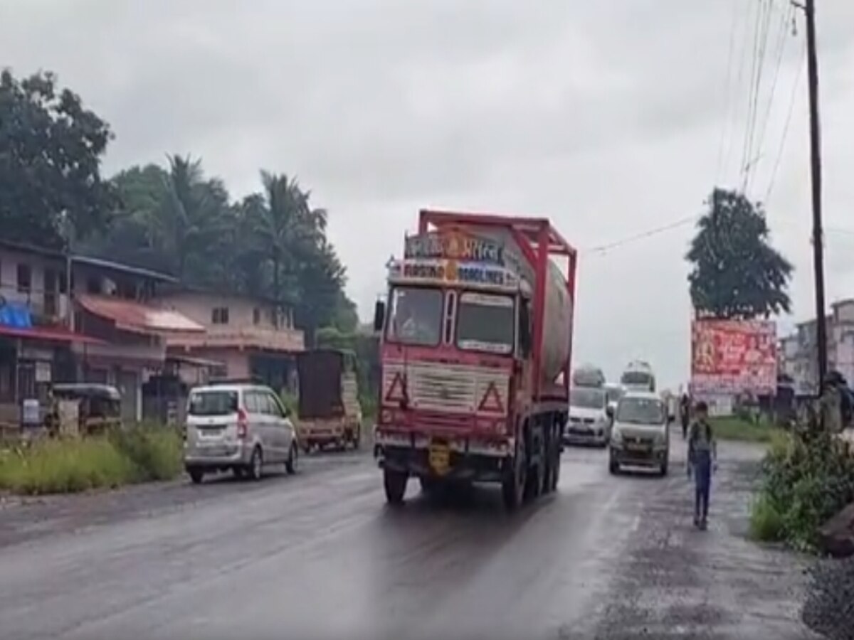 मुंबई गोवा महामार्गावर प्रवाशांच्या जीवाशी खेळ; आदेशानंतरही अवजड वाहनांची वाहतूक सुरुच