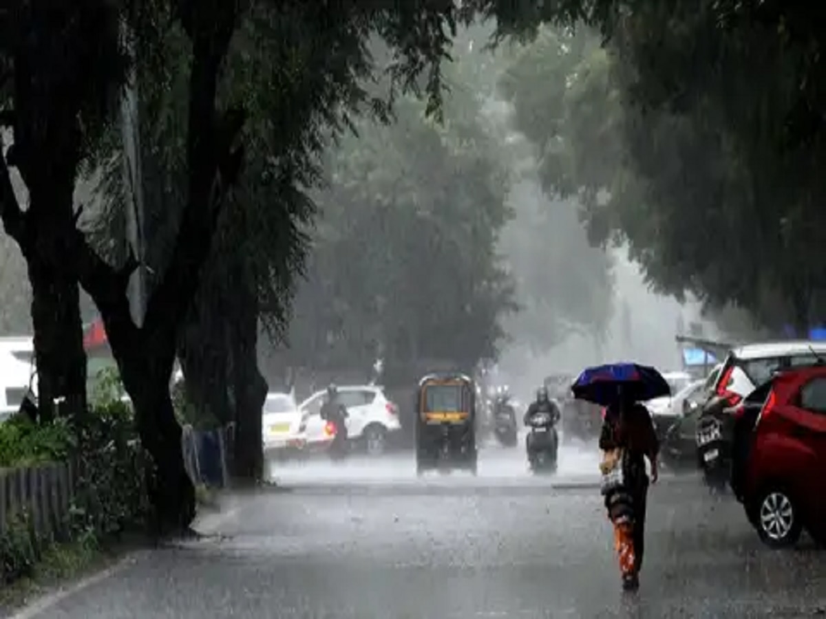 Mumbai rains: बाप्पा आगमन सोहळ्यात मुंबईत पावसाची साथ! 'या' जिल्ह्यातही वरुणराजा कोसळणार title=