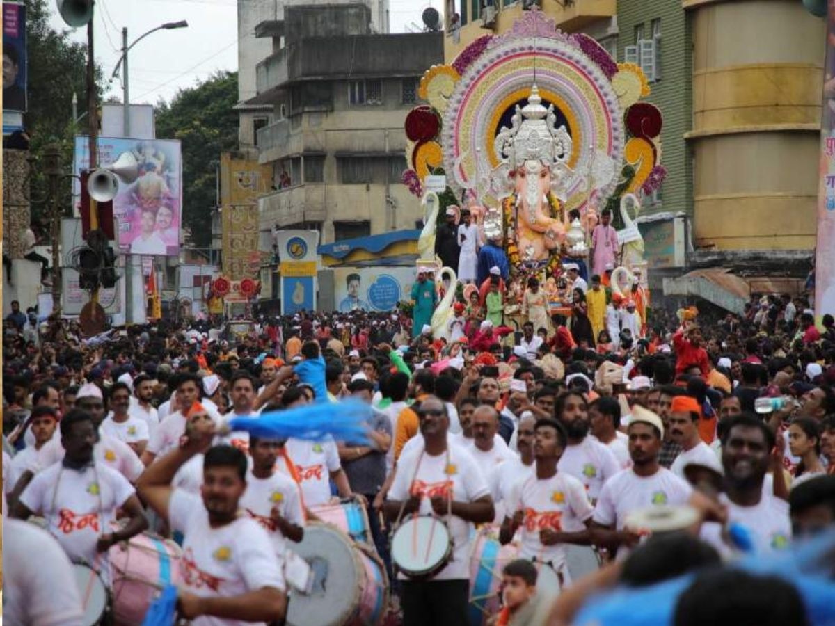 गणेशोत्सवाच्या पार्श्वभूमीवर पुण्यातील वाहतुकीत महत्त्वाचे बदल, आत्ताच चेक करा title=