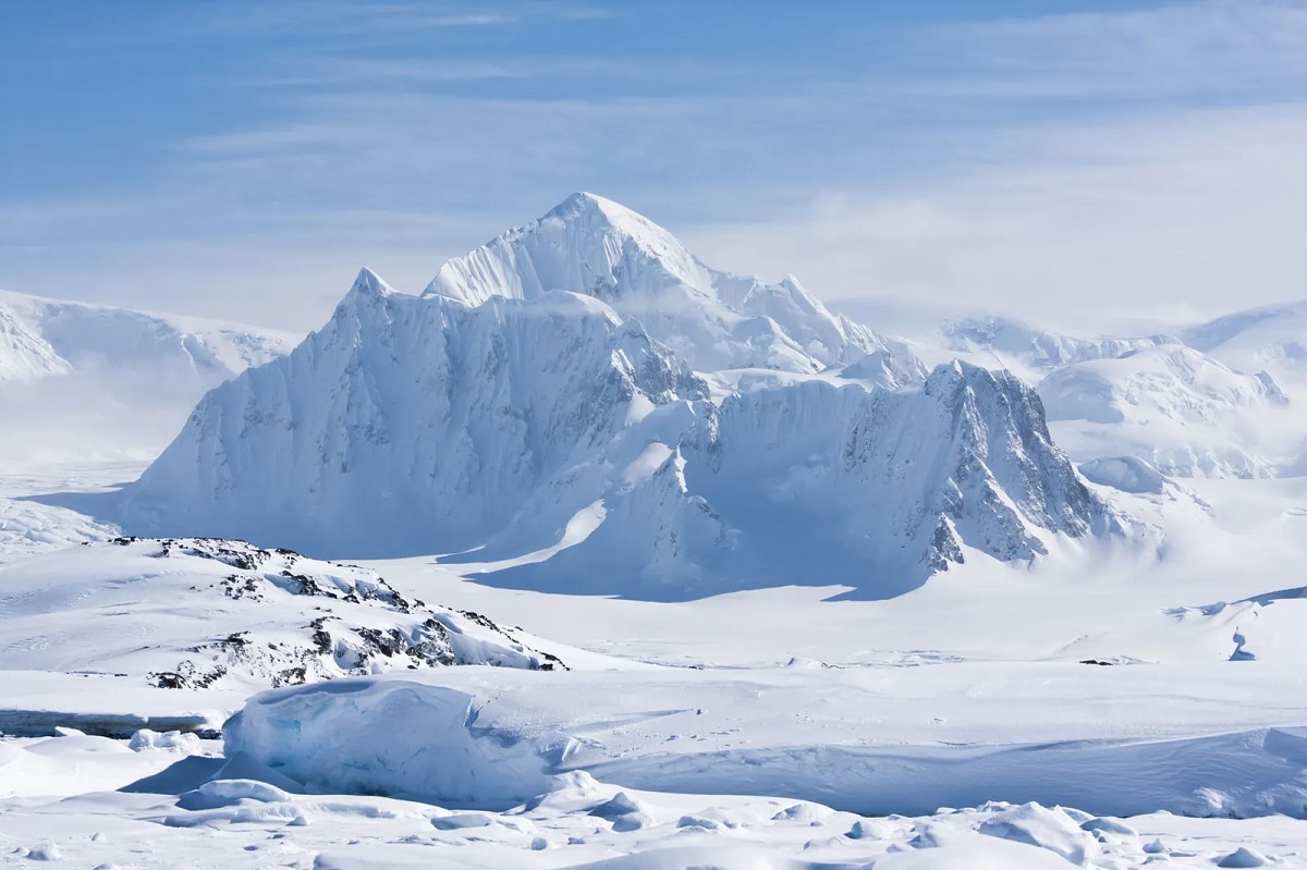 Antarctic sea ice at the highest low see photos 