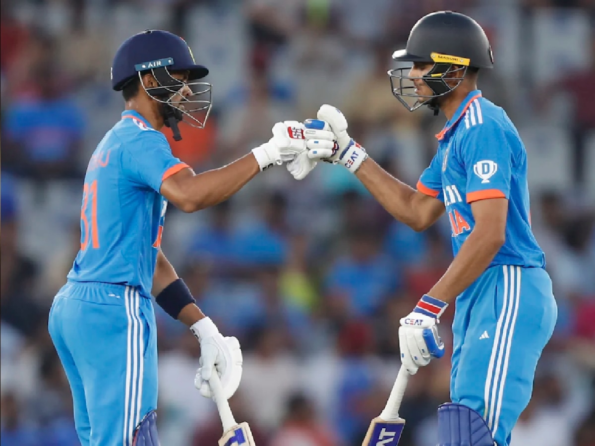 IND vs AUS : वर्ल्डकपपूर्वी टीम इंडिया फॉर्ममध्ये! बलाढ्य ऑस्ट्रेलियाला पहिल्याच सामन्यात लोळवलं title=