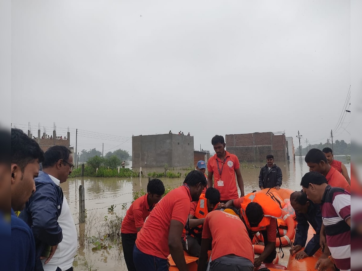 नागपुरात ढगफुटीसदृश पाऊस, पुरात तिघांचा मृत्यू; नुकसानग्रस्तांना 10 हजारांची मदत जाहीर title=