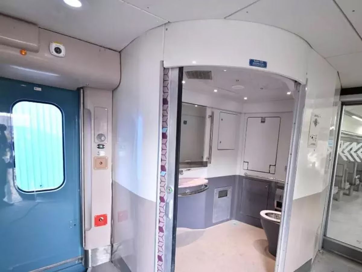 Vande Bharat Express Train New Features check list 