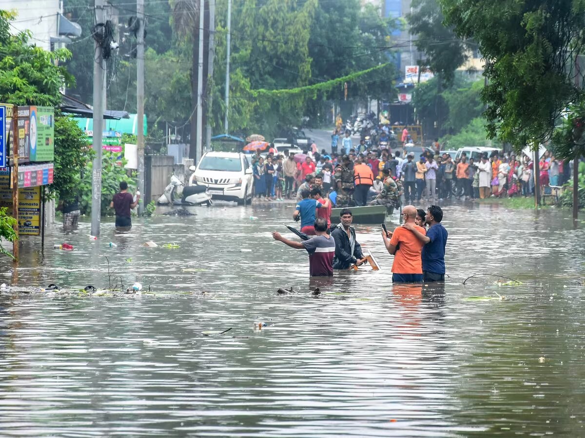 Nagpur Flood: पुराचे पाणी पंपाने बाहेर काढण्याच्या प्रयत्नात वीजेचा शॉक; आतापर्यंत 5 जणांचा मृत्यू title=