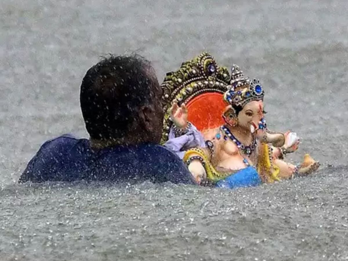 बाप्पाच्या विसर्जनाला वरुणराजाची हजेरी?, मुंबई, पुण्यासह 'या' शहरात मुसळधार पाऊस title=