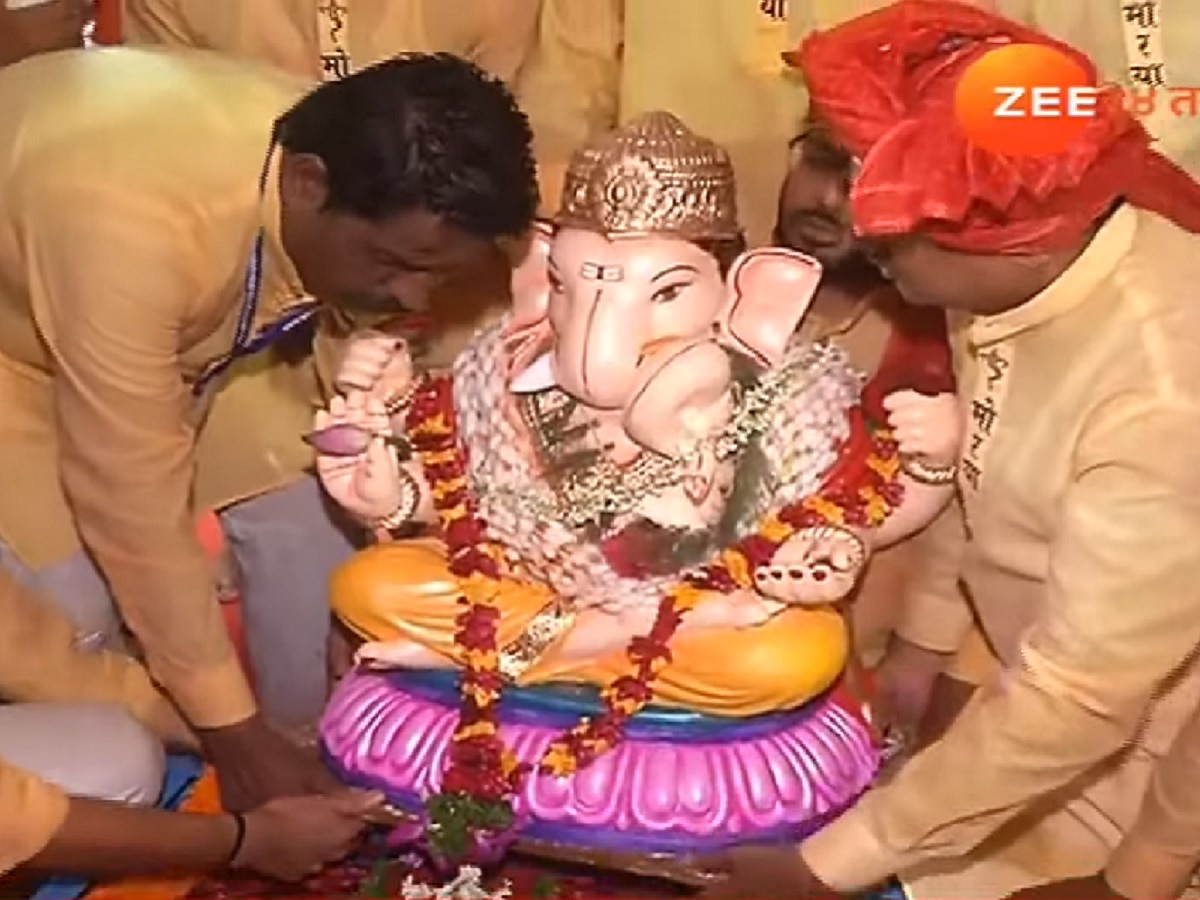 Ganesh Visarjan Live Blog : मुंबई, पुणेसह राज्यभरात गणपती बाप्पाला भक्तीभावाने निरोप