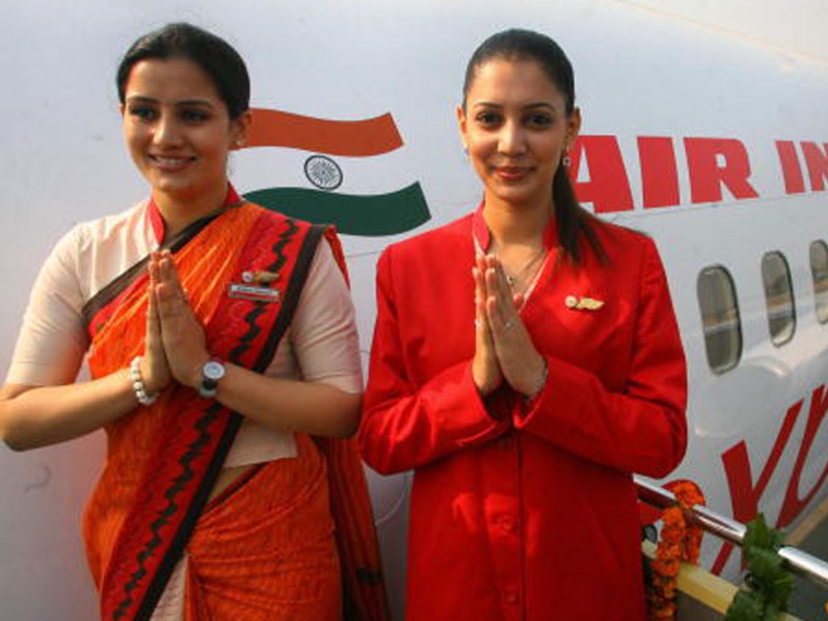 Air India चा मेकओव्हर, साडी नव्हे तर मनिष मल्होत्राच्या डिझायनर युनिफॉर्ममध्ये दिसणार एअर होस्टेस title=