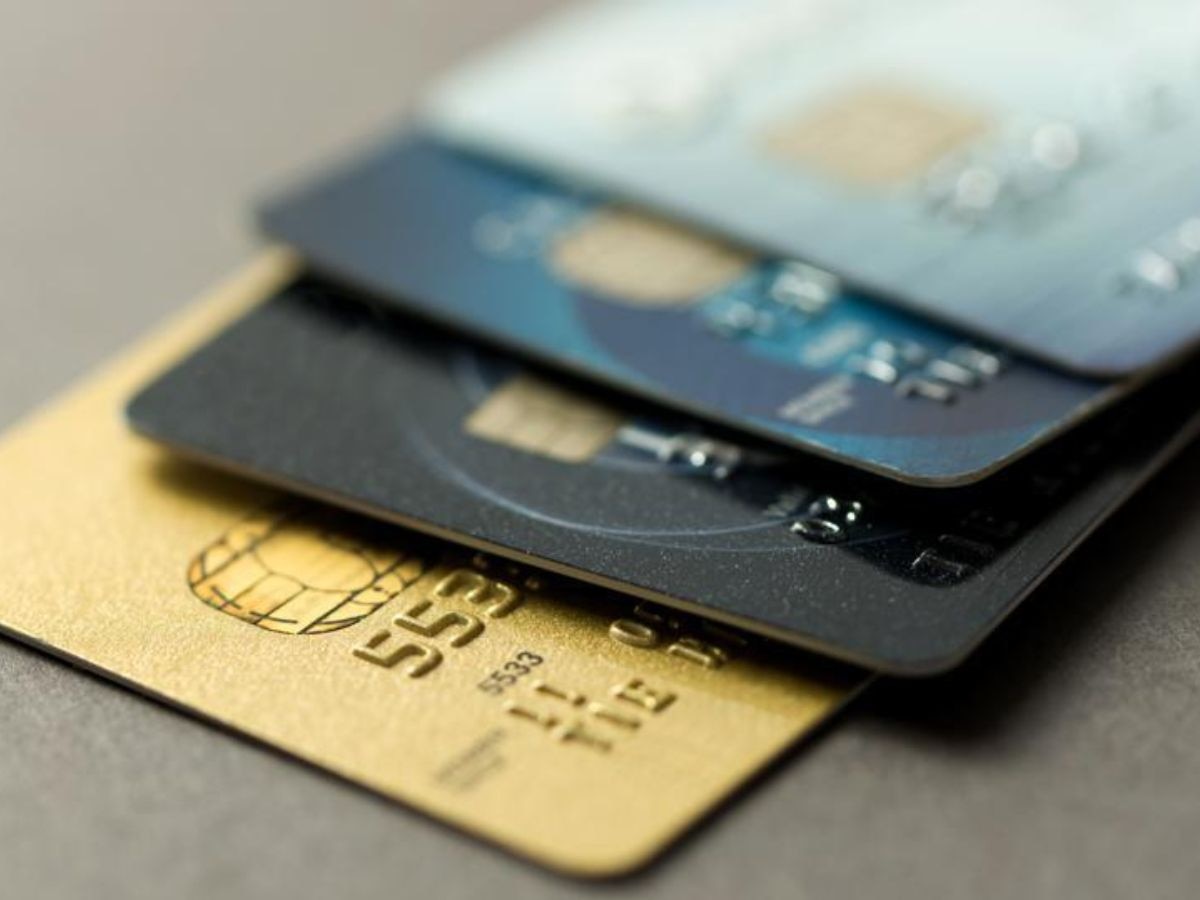 इन्कम प्रूफ नसतानाही मिळू शकते क्रेडिट कार्ड; पण कसे? जाणून घ्या title=