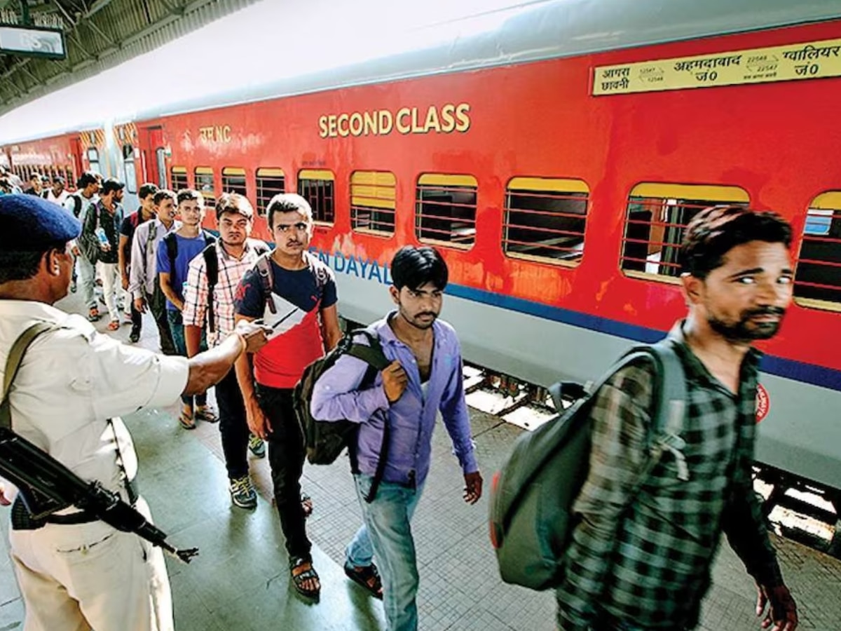 Indian Railways : मध्य रेल्वेने प्रवास करताय? थांबा... 'या' पाच दिवसांसाठी असणार ब्लॉक title=