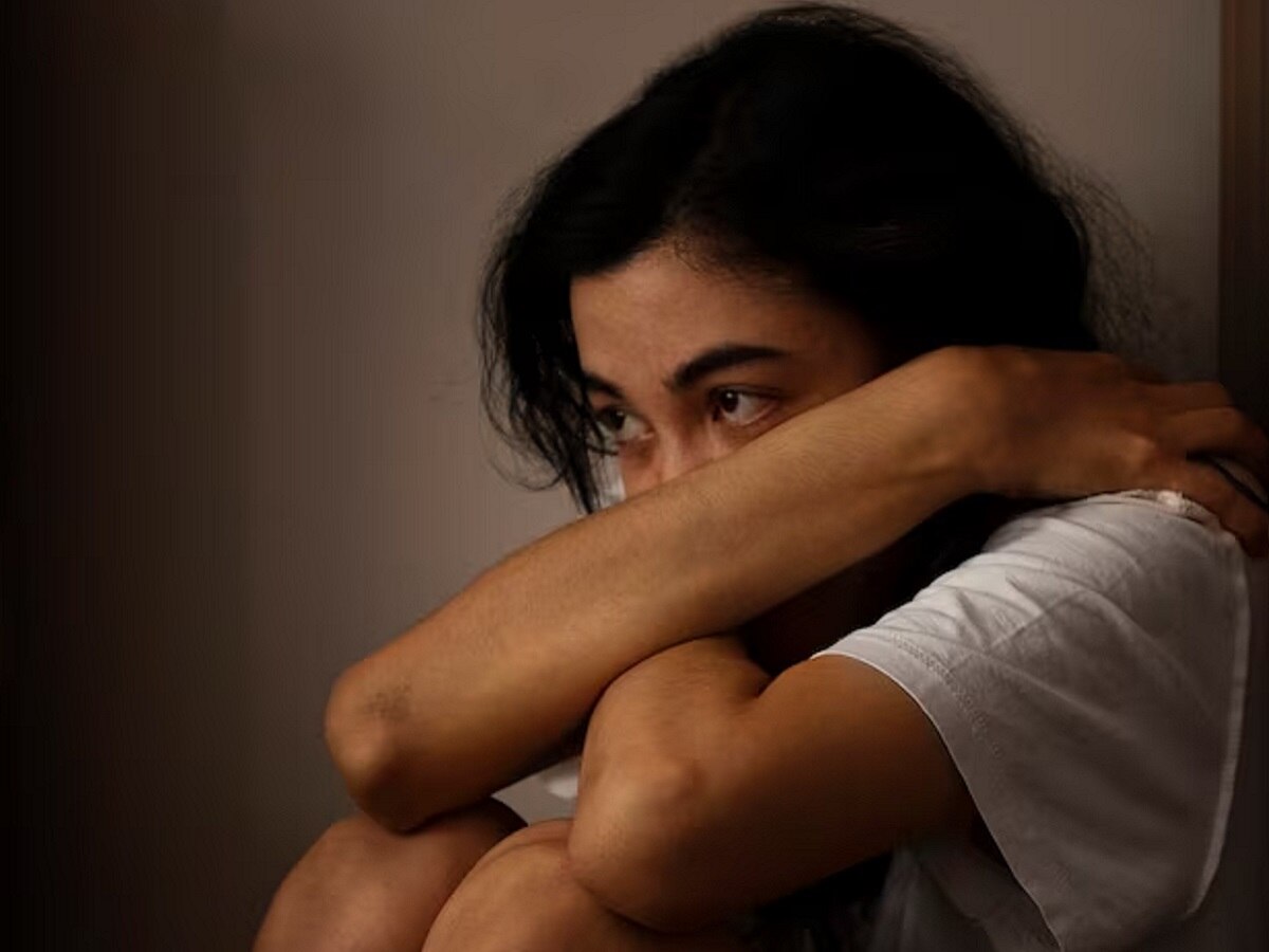 ‘तू 18 वर्षांची झाल्यावर तुझ्यासह…’, मेसेजसह मुलीला पाठवले न्यूड फोटो, नंतर ब्लेडने….; ठाण्यातील धक्कादायक घटना