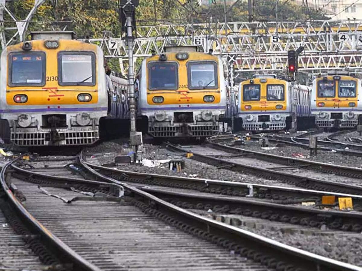 Railway Job: मध्य रेल्वेमध्ये बंपर भरती; दहावी, बारावी उत्तीर्णांनी 'येथे' पाठवा अर्ज title=