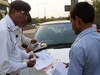 कार-बाईक चालवताना 'या' चुका अजिबात करु नका, चलान भरण्यातच जाईल पगार