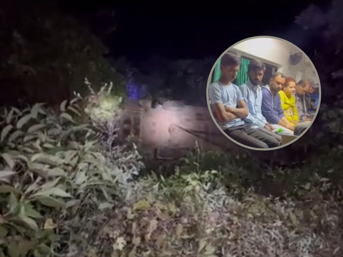 Private bus going to Konkan fell into a 50 feet deep valley Drivers body was found Accident Marathi News;कोकणात जाणारी खासगी बस कोसळली 50 फूट खोल दरीत , 1 किलो मीटरवर सापडला चालकाचा मृतदेह