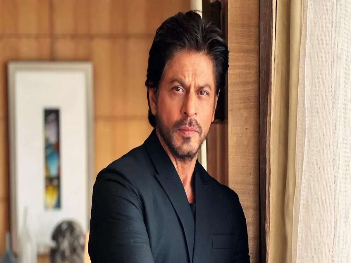 Shah Rukh Khan च्या जीवाला धोका! 'मन्नत'ची सुरक्षा वाढवली; आता SRK ला पाहणंही कठीण Shah Rukh Khan च्या जीवाला धोका! 'मन्नत'ची सुरक्षा वाढवली; आता SRK ला पाहणंही कठीण