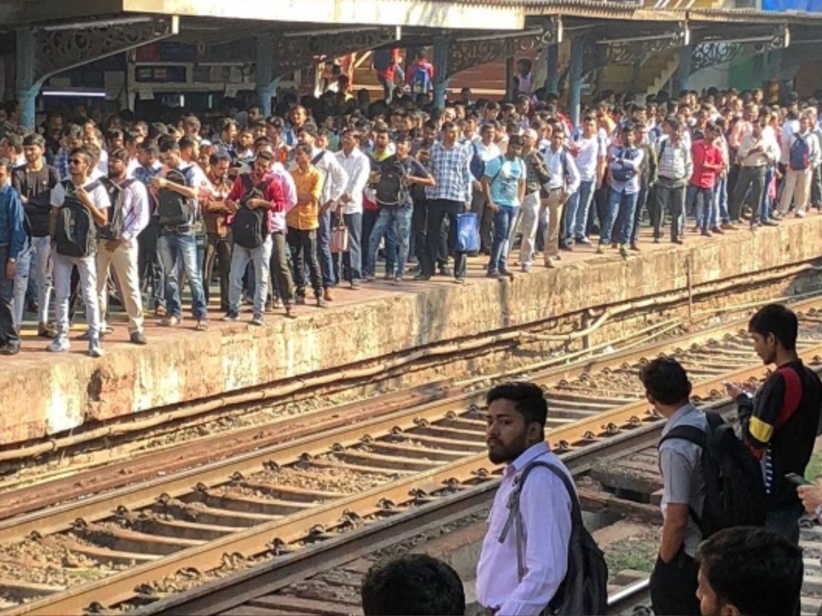 Mumbai Local facial recognition cameras will be installed at 89 railway stations of Mumbai division