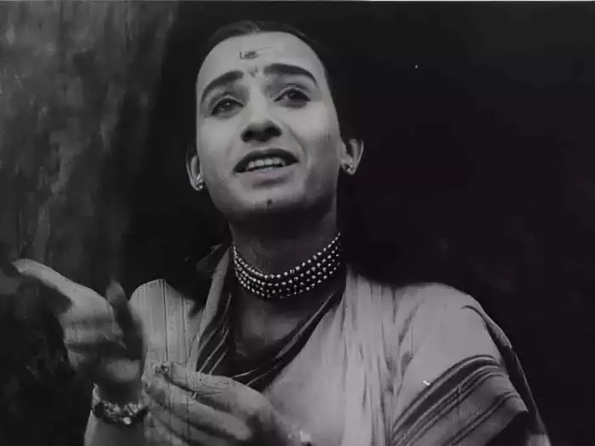 कमाल! भारतीय सिनेमात पहिल्यांदा मराठी माणसानेच साकारलेला डबलरोल, दादासाहेब फाळकेंनी दिली होती संधी कमाल! भारतीय सिनेमात पहिल्यांदा मराठी माणसानेच साकारलेला डबलरोल, दादासाहेब फाळकेंनी दिली होती संधी