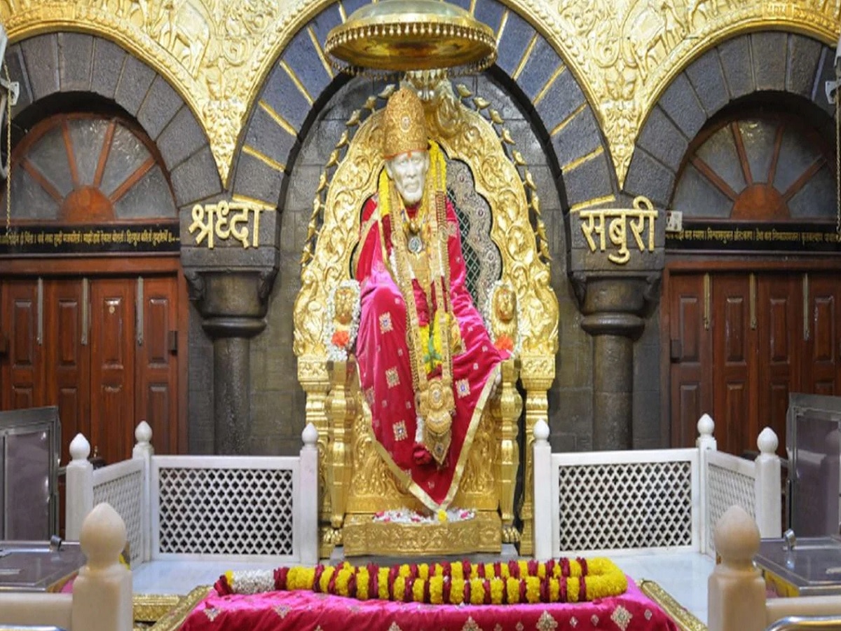 आधारकार्ड दाखवले तरच मिळणार शिर्डीच्या साईबाबांचे दर्शन; निर्णयामुळे खळबळ आधारकार्ड दाखवले तरच मिळणार शिर्डीच्या साईबाबांचे दर्शन; निर्णयामुळे खळबळ
