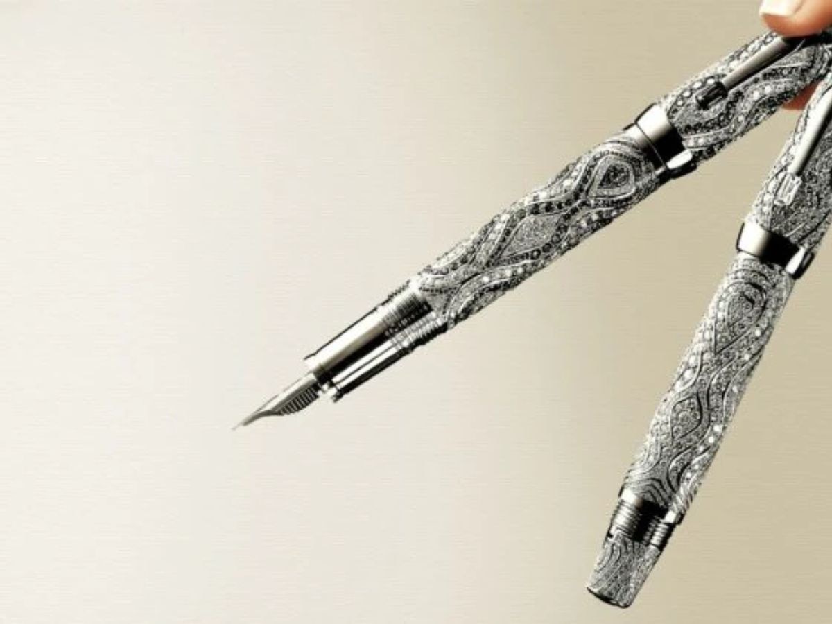 जगातील सर्वात महागडा पेन, या किंमतीत मुंबईत बांधू शकता अलिशान बंगला title=