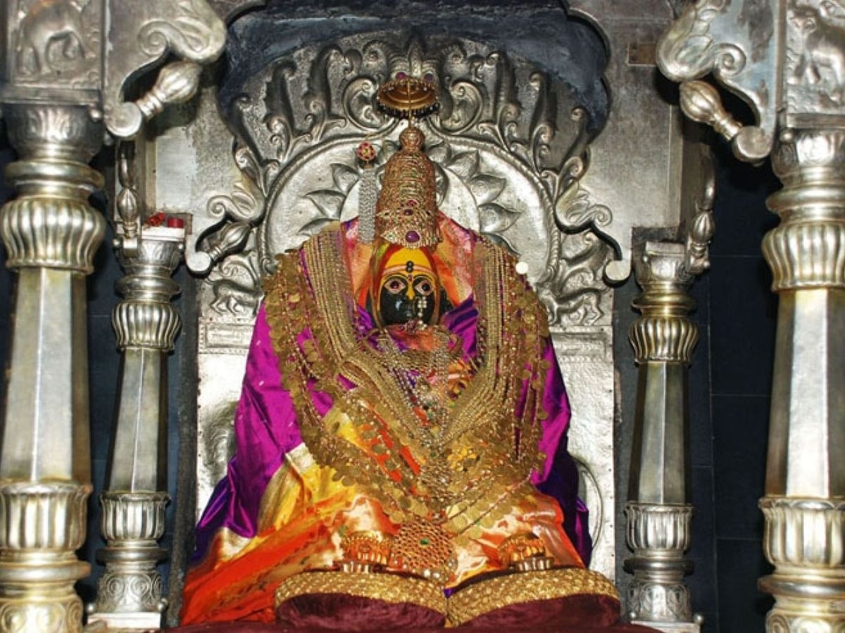 नवरात्रीआधीच तुळजाभवानीचे मंदिर भाविकांसाठी 22 तास खुले; अभिषेक आणि पुजा 'या' वेळेत होणार title=