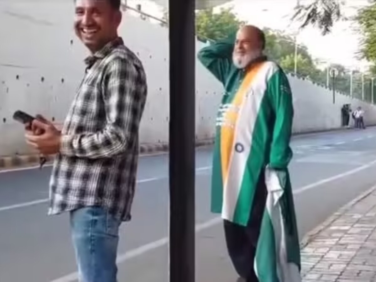 Pakistan Chachu Rafi IND vs PAK Indian Fans in ahmadabad Roast Pakistani Cricket Chacha ...
