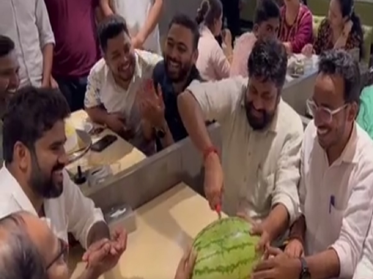बच्चू कडूंचा साधेपणा, केकऐवजी टरबूज कापून साजरा केला कार्यकर्त्याचा वाढदिवस; पाहा व्हिडीओ