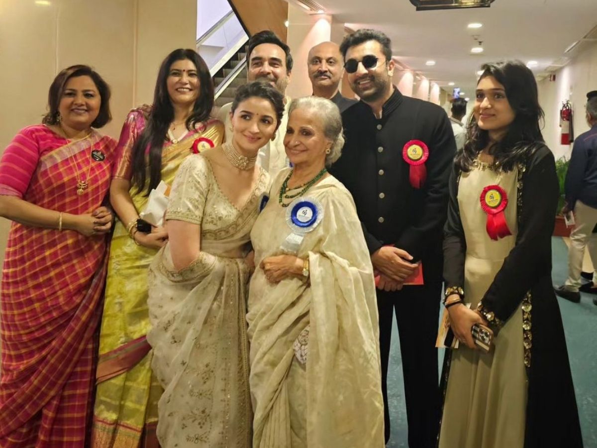 Alia Bhatt accepts National Film Award in her wedding saree see photos