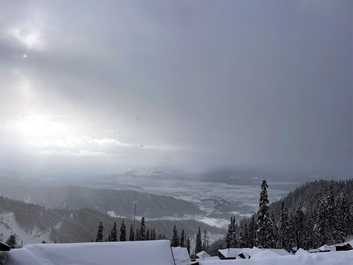 Kashmir seasons first snowfall photos weather updates 