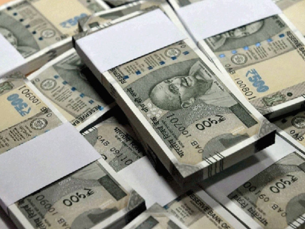 निवडणुकीच्या आधी पोलिसांना ट्रकमध्ये सापडली 750 कोटींची रोख रक्कम, चौकशी करताच... निवडणुकीच्या आधी पोलिसांना ट्रकमध्ये सापडली 750 कोटींची रोख रक्कम, चौकशी करताच...
