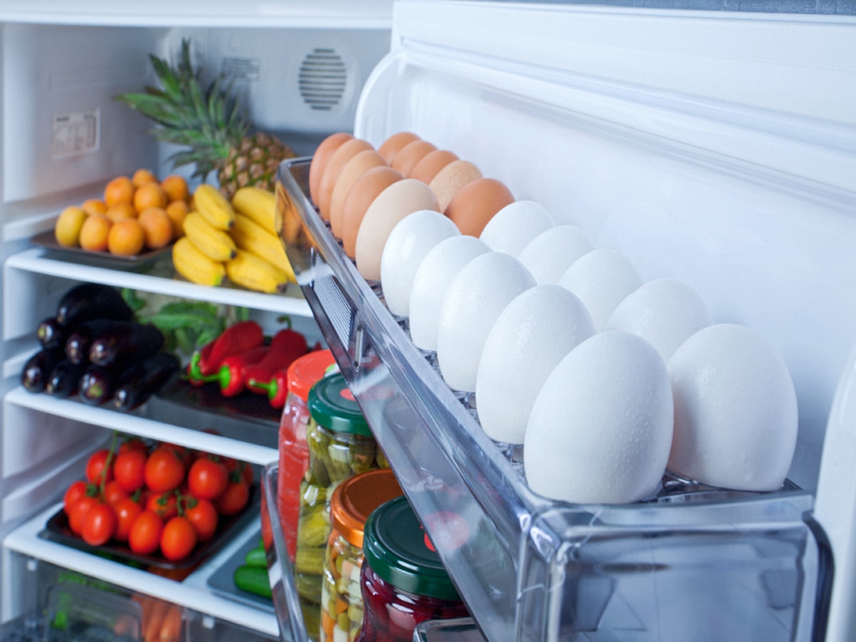 Side Effects Of Refrigerated Eggs: अंडी फ्रीजमध्ये ठेवून खाताय का? थांबा मोठी चूक करताय! title=