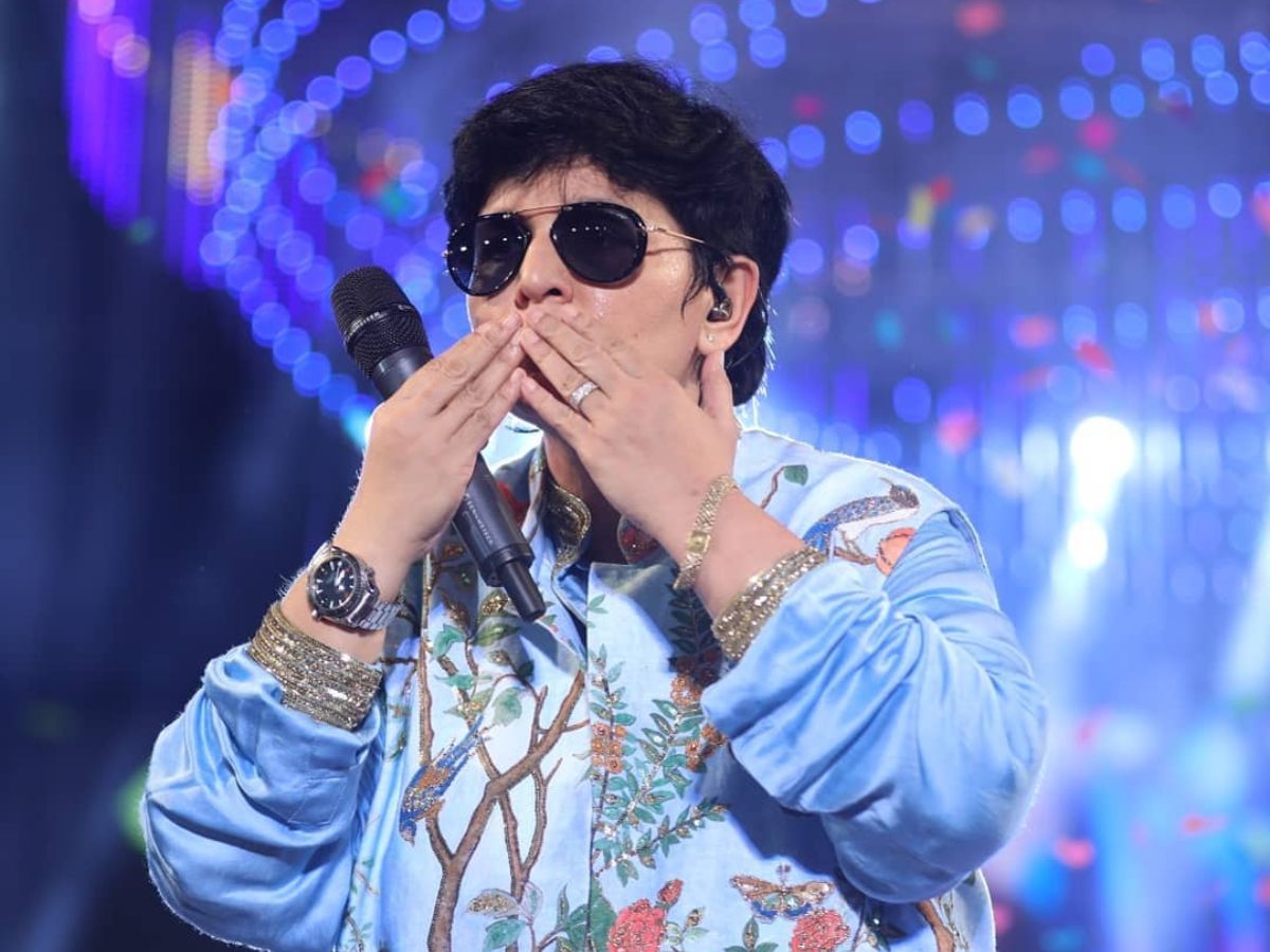 Dandiya Queen Falguni Pathak charged 20 lakh rupees for navratri 1 night 