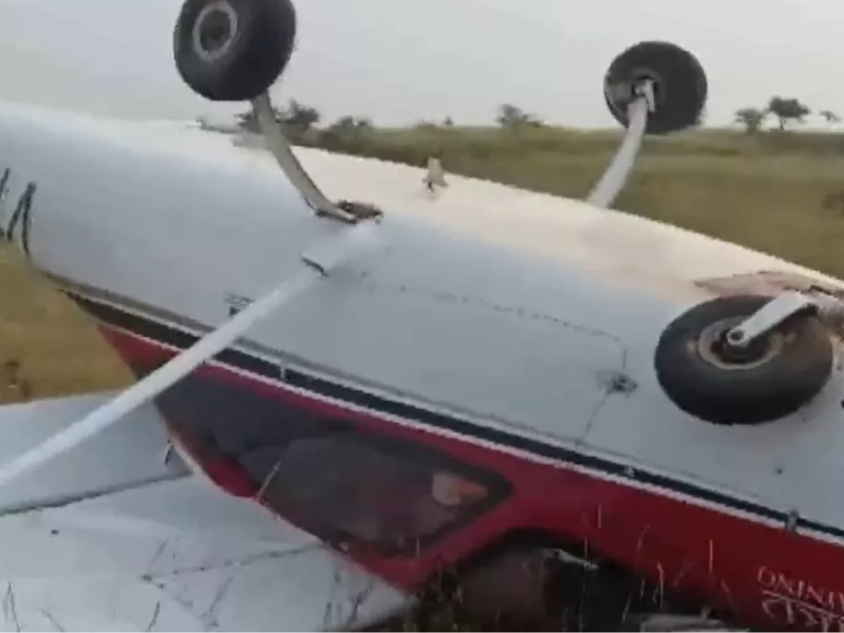 Pune Aircraft Crashed : पुण्यात प्रशिक्षण विमान कोसळलं; पायलटसह आणखी एकजण जखमी title=